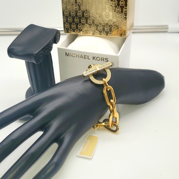 Michael Kors Jewelry - 🌷Michael Kors Cityscape Chains Crystal Toggle Bracelet